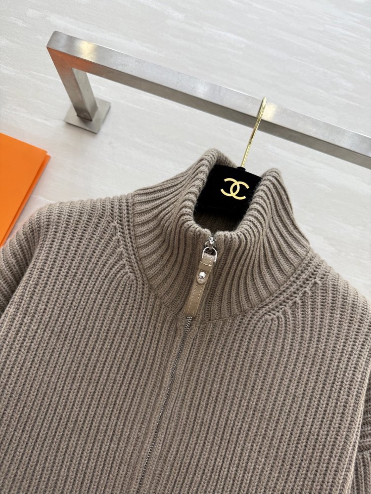 Вязаный шерстяной свитер женский фото 2