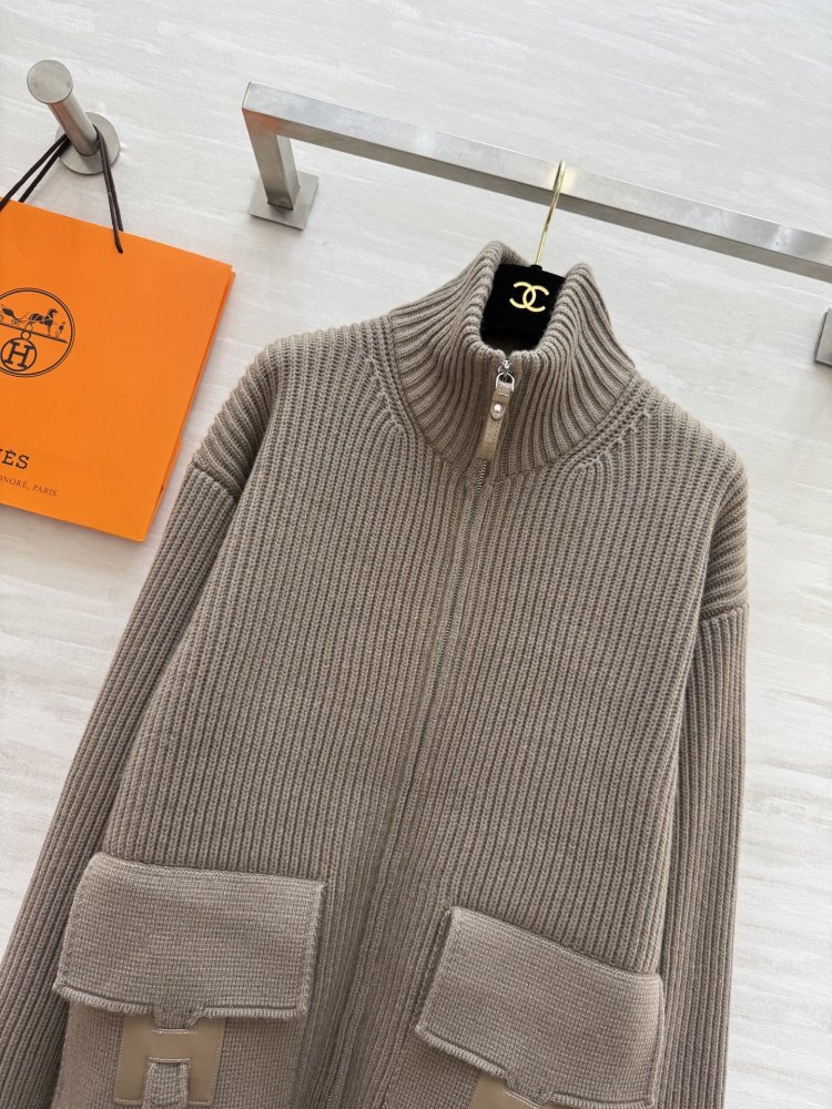 Вязаный шерстяной свитер женский фото 3