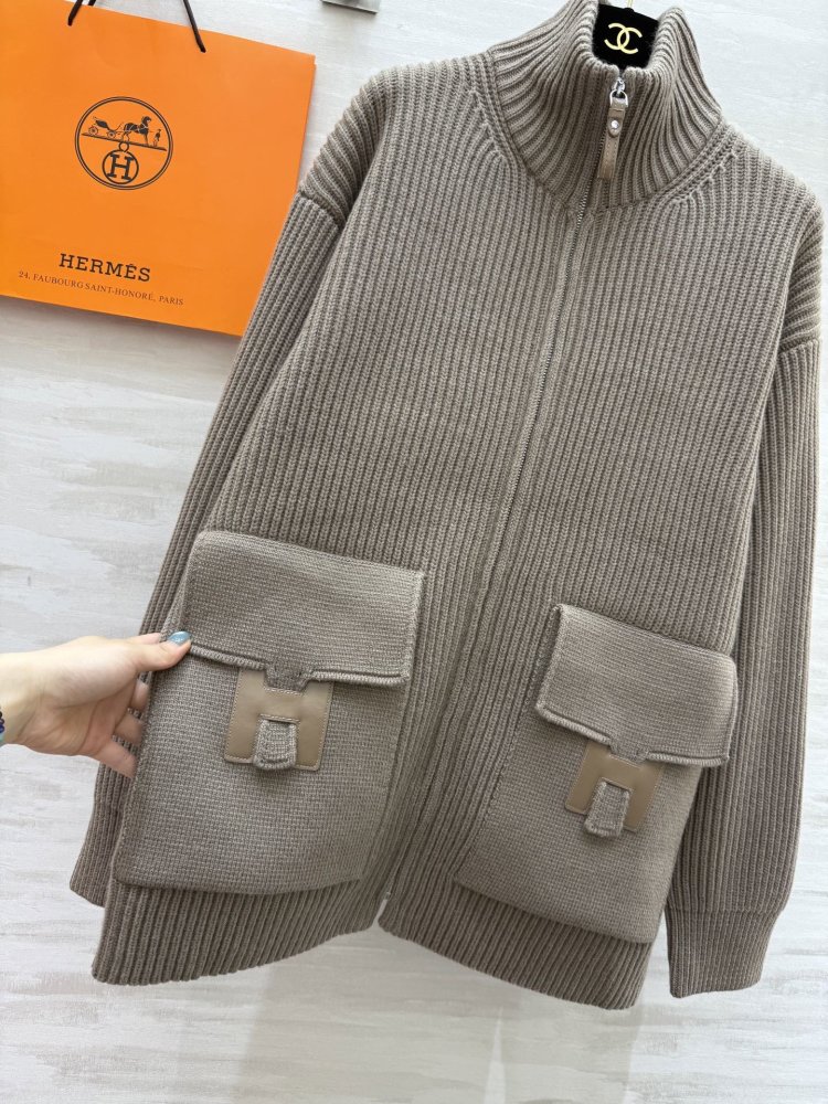 Вязаный шерстяной свитер женский фото 5