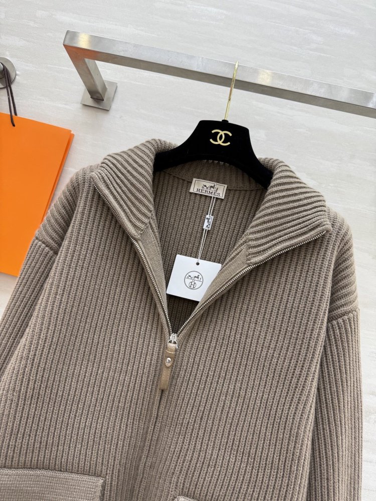 Вязаный шерстяной свитер женский фото 7