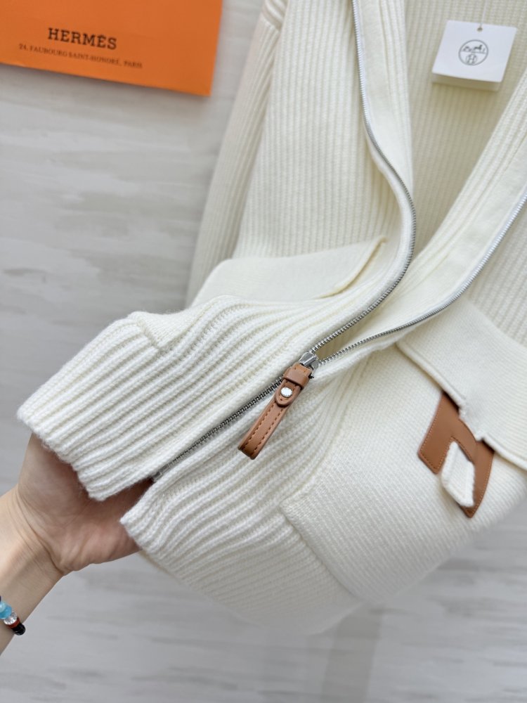 Knitted woolen pullover female фото 9