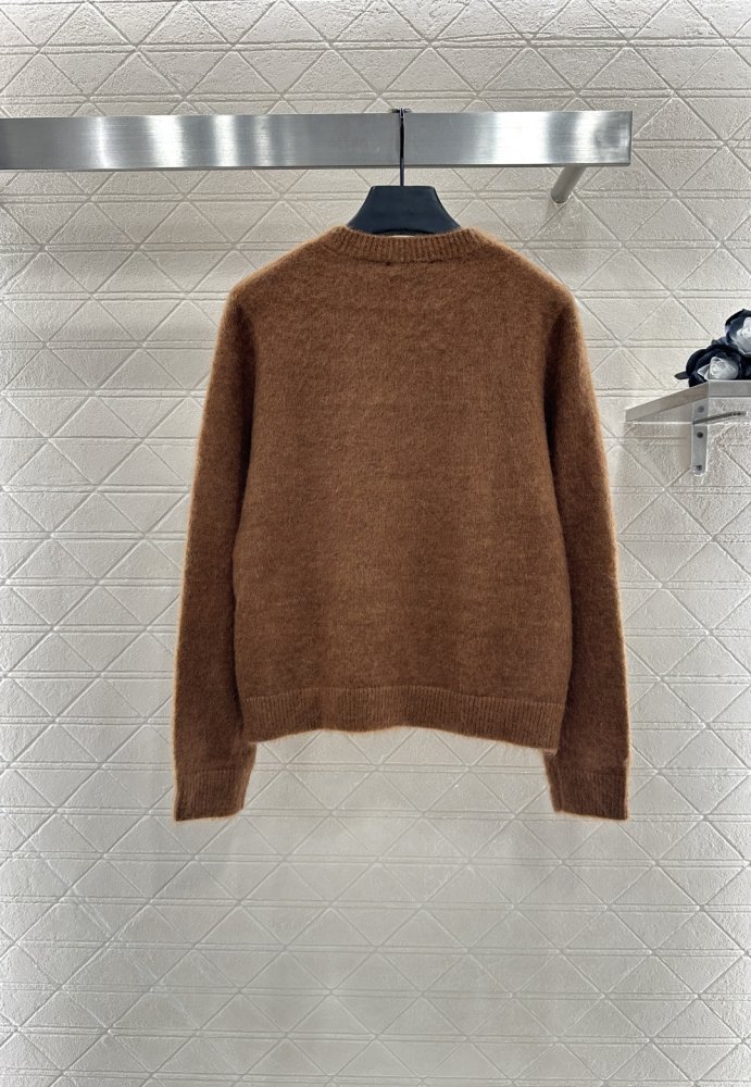 Knitted pullover from brooch фото 2