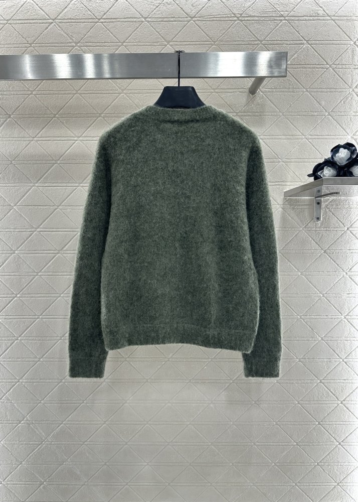 Knitted pullover from brooch фото 2