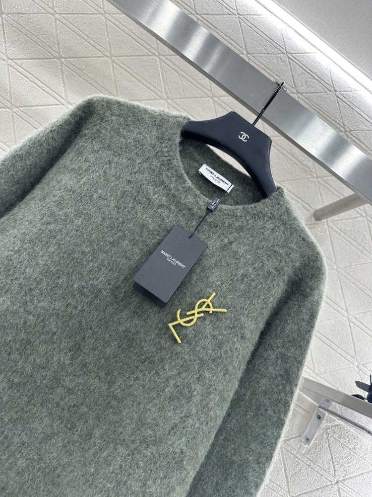 Knitted pullover from brooch фото 3