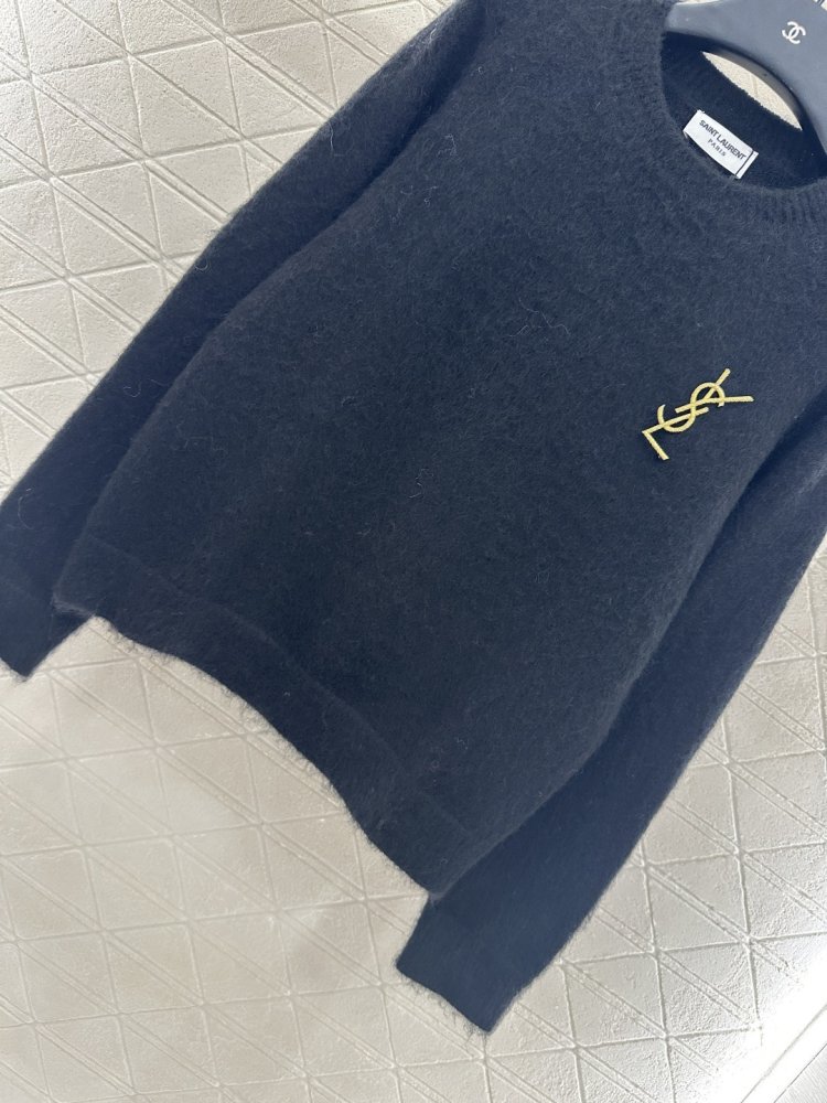 В'язаний светр з брошкою фото 5