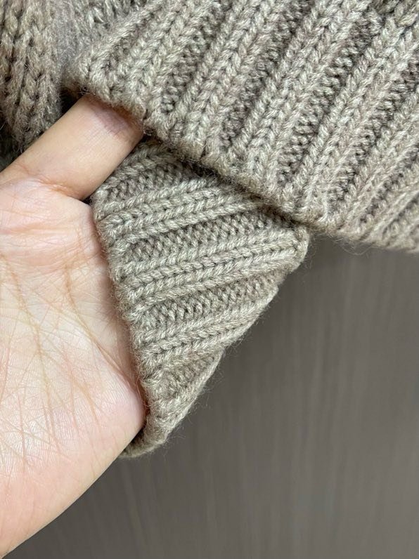 Вязаный свитер с капюшоном фото 9