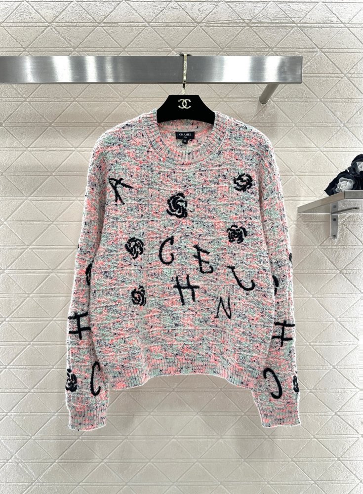 В'язаний светр з круглим вирізом