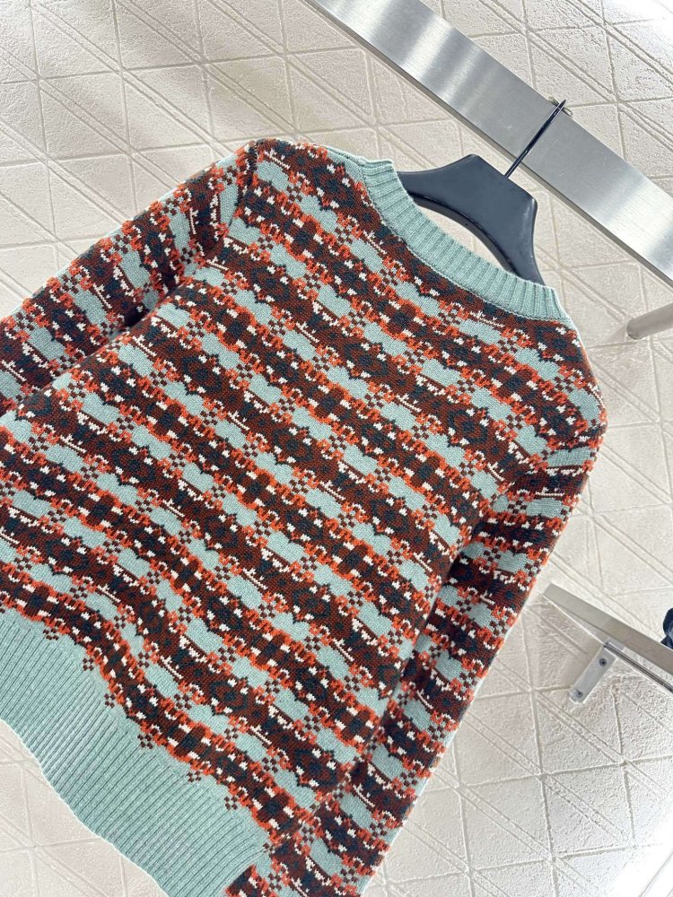 Вязаный свитер с круглым вырезом фото 4