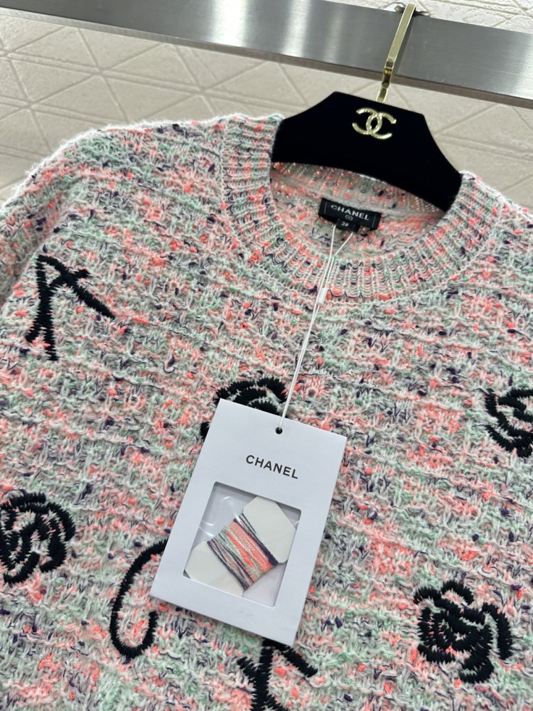 В'язаний светр з круглим вирізом фото 4