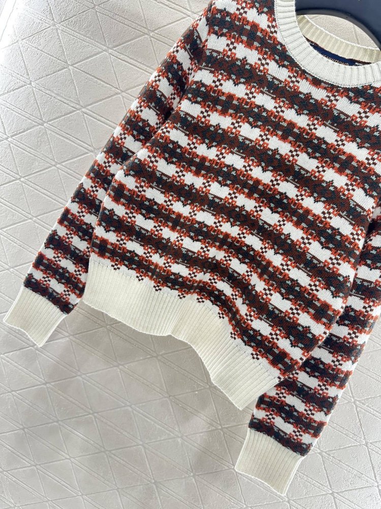 Вязаный свитер с круглым вырезом фото 5