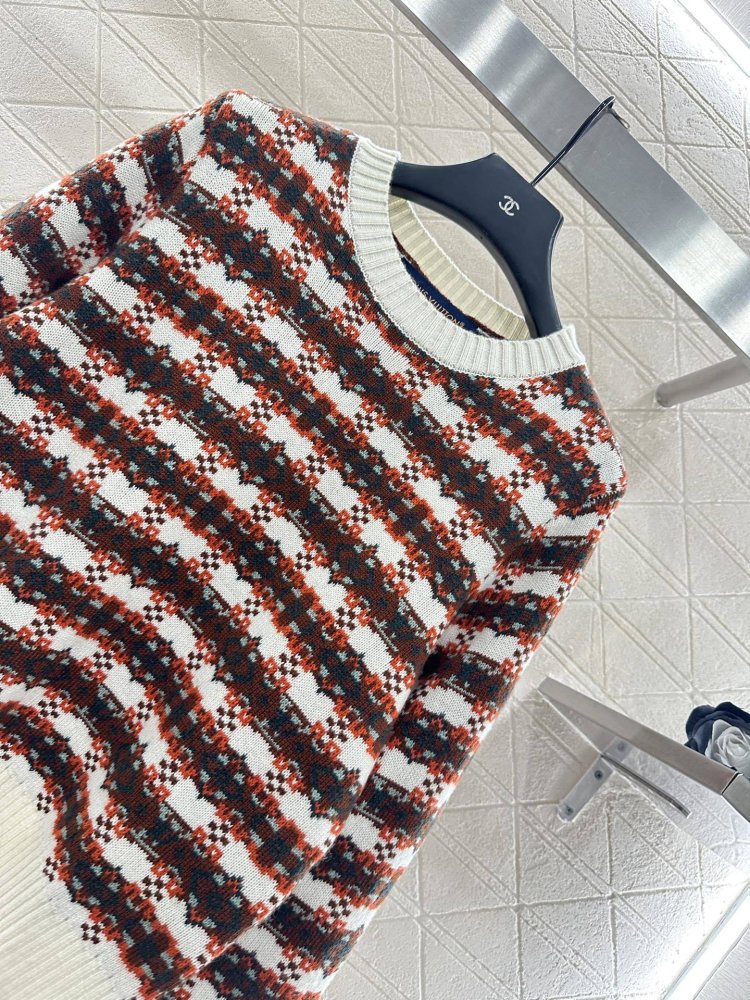 Вязаный свитер с круглым вырезом фото 6