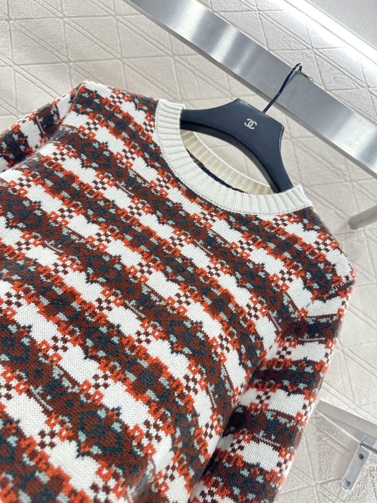 Вязаный свитер с круглым вырезом фото 7