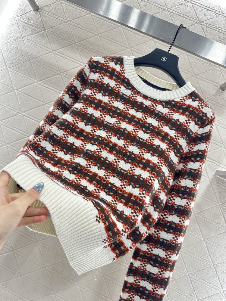 Вязаный свитер с круглым вырезом фото 8