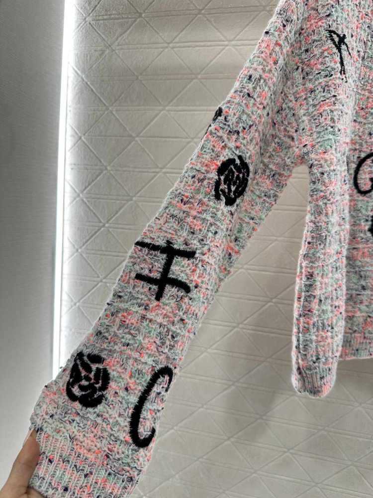 В'язаний светр з круглим вирізом фото 8