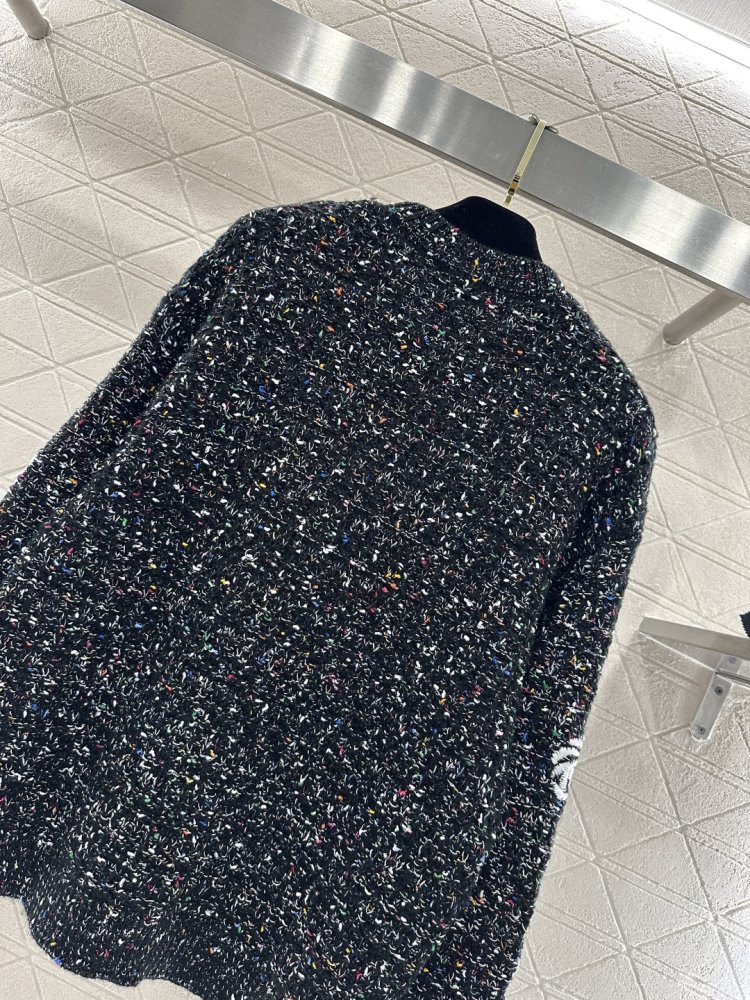 В'язаний светр з круглим вирізом фото 8