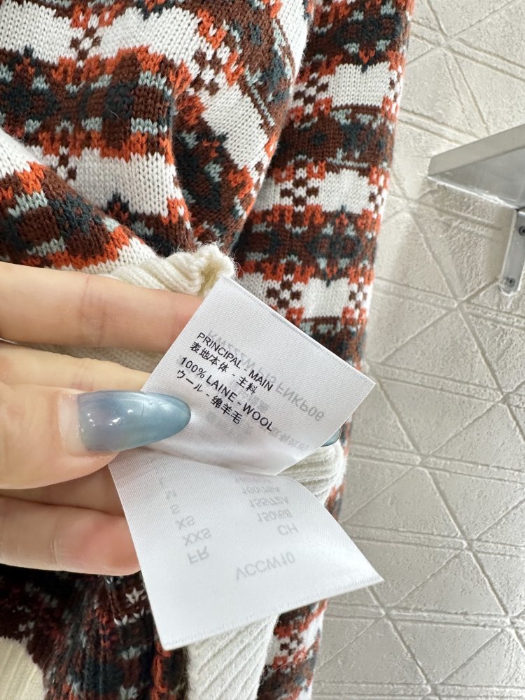 Вязаный свитер с круглым вырезом фото 9