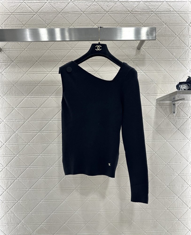 Вязаный свитер с одним рукавом и бантом фото 3