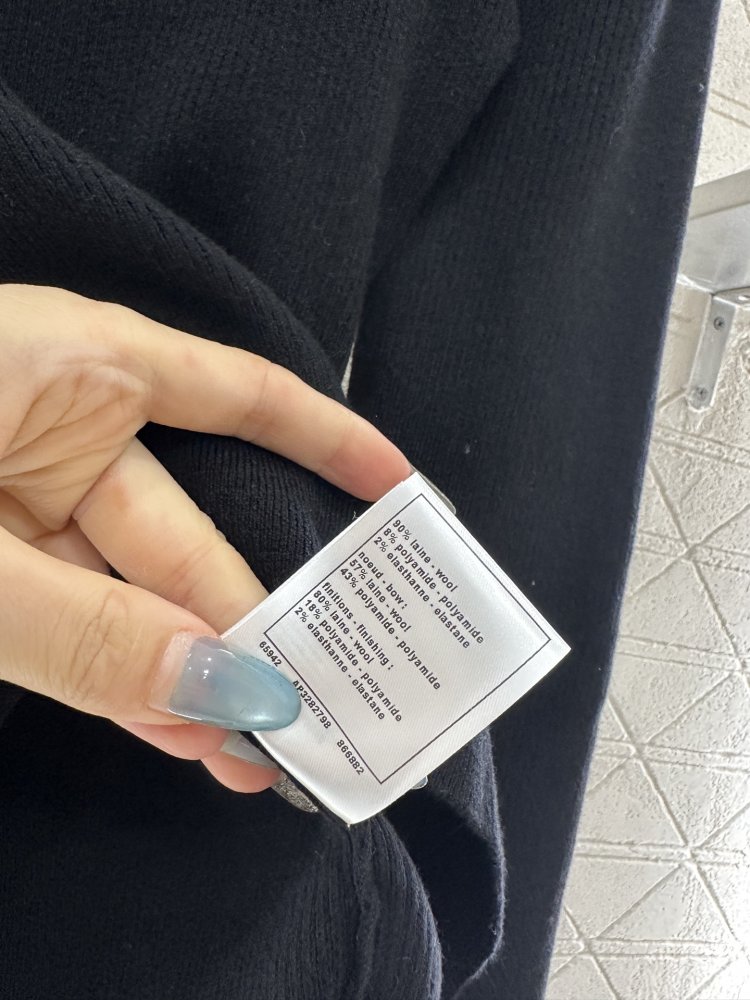 Вязаный свитер с одним рукавом и бантом фото 9