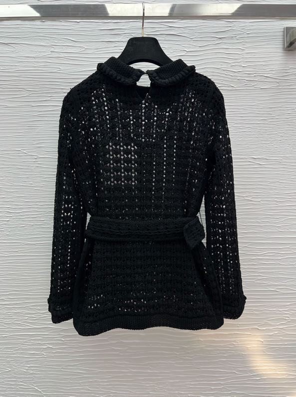 В'язаний светр з поясом