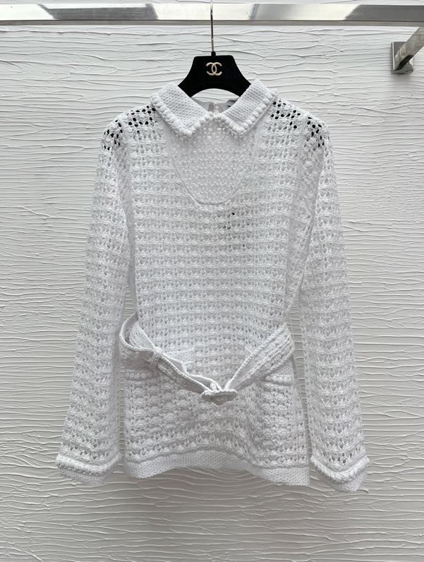 В'язаний светр з поясом