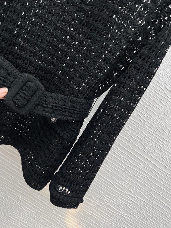 В'язаний светр з поясом фото 6