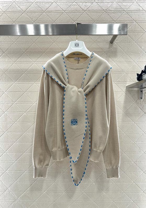 Вязаный свитер с шалью