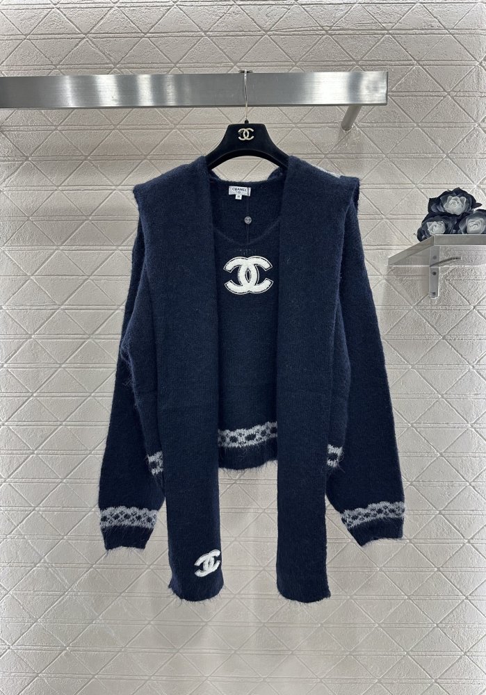 Knitted pullover from scarf