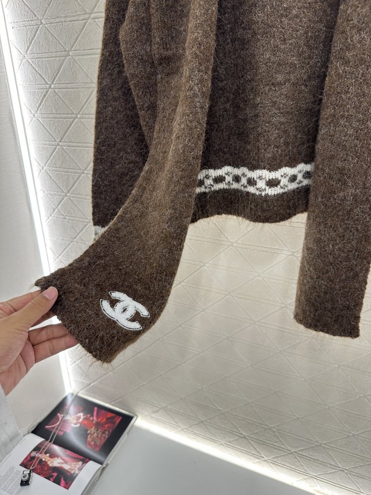 Вязаный свитер с шарфом фото 8