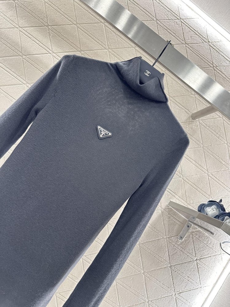 Вязаный свитер с высоким воротом фото 3