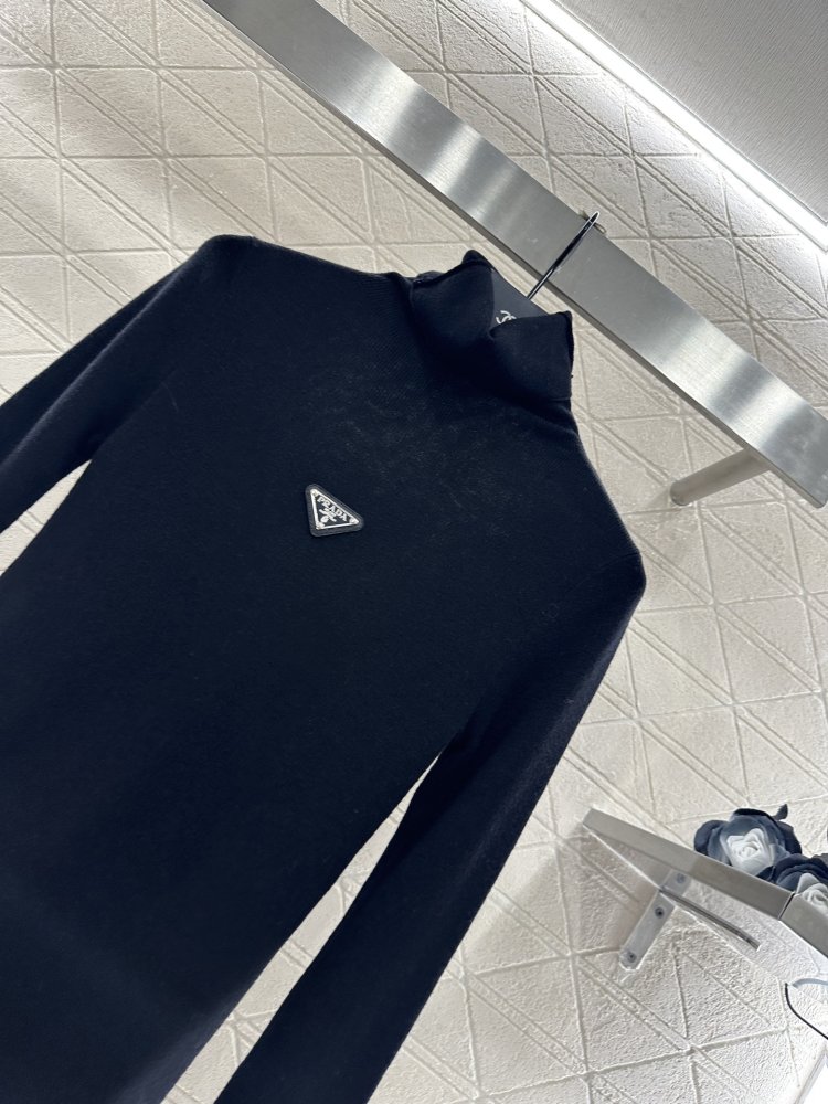 Вязаный свитер с высоким воротом фото 3