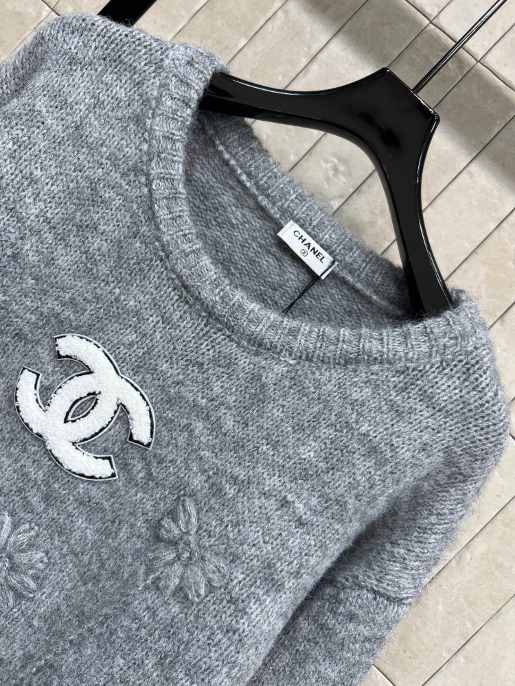 В'язаний светр жіночий фото 2