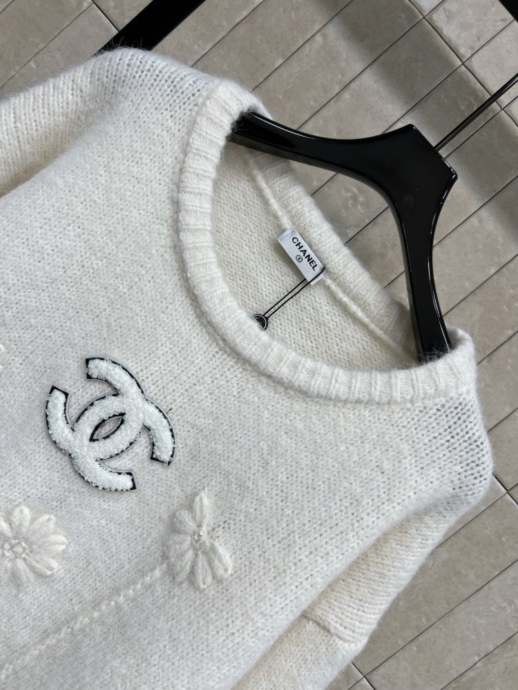 В'язаний светр жіночий фото 2