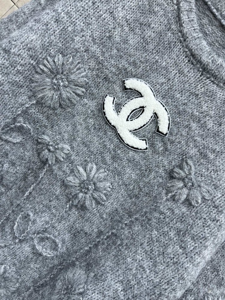 В'язаний светр жіночий фото 3