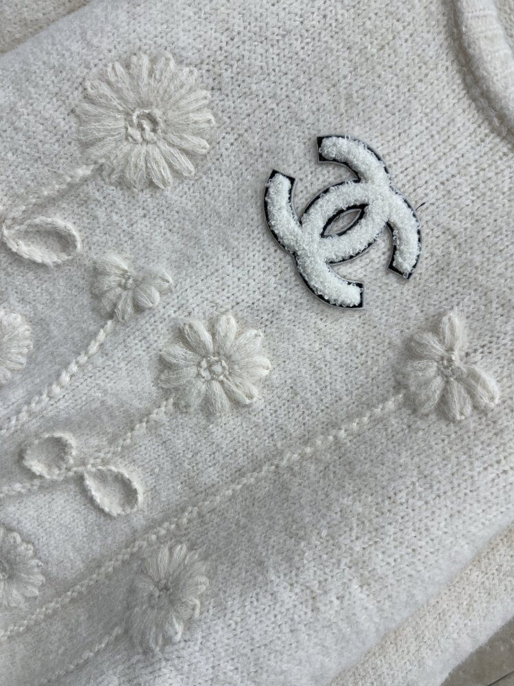 В'язаний светр жіночий фото 3