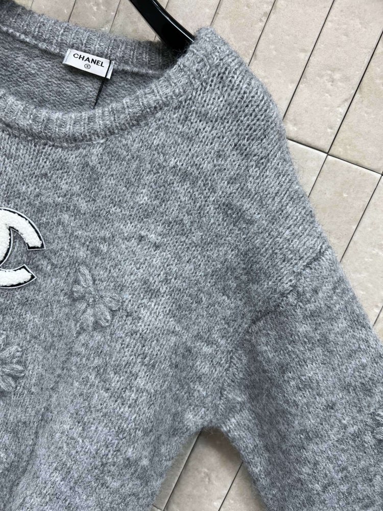 В'язаний светр жіночий фото 5