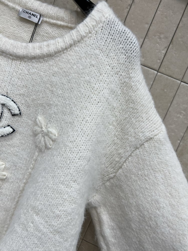 В'язаний светр жіночий фото 5