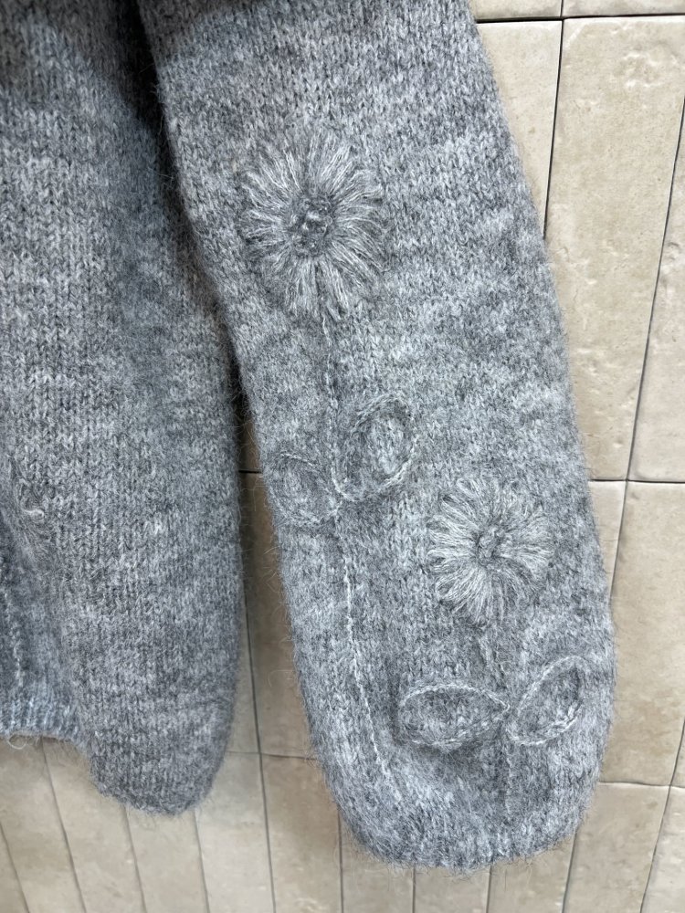 В'язаний светр жіночий фото 6