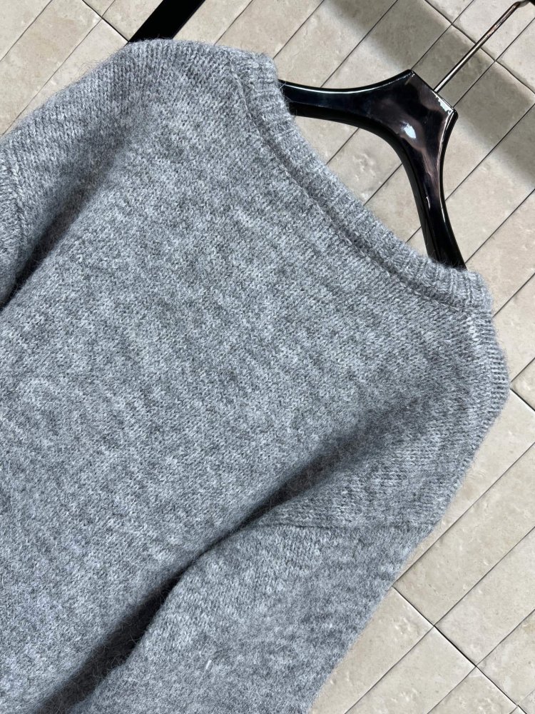 В'язаний светр жіночий фото 8