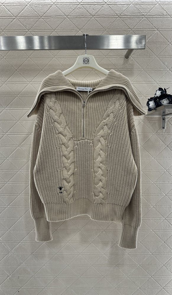 Knitted pullover