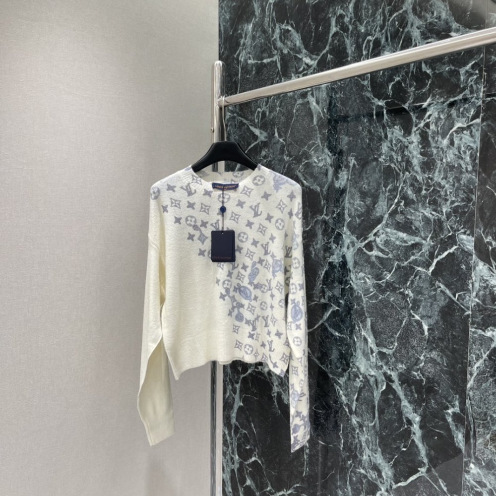 Вязаный свитер