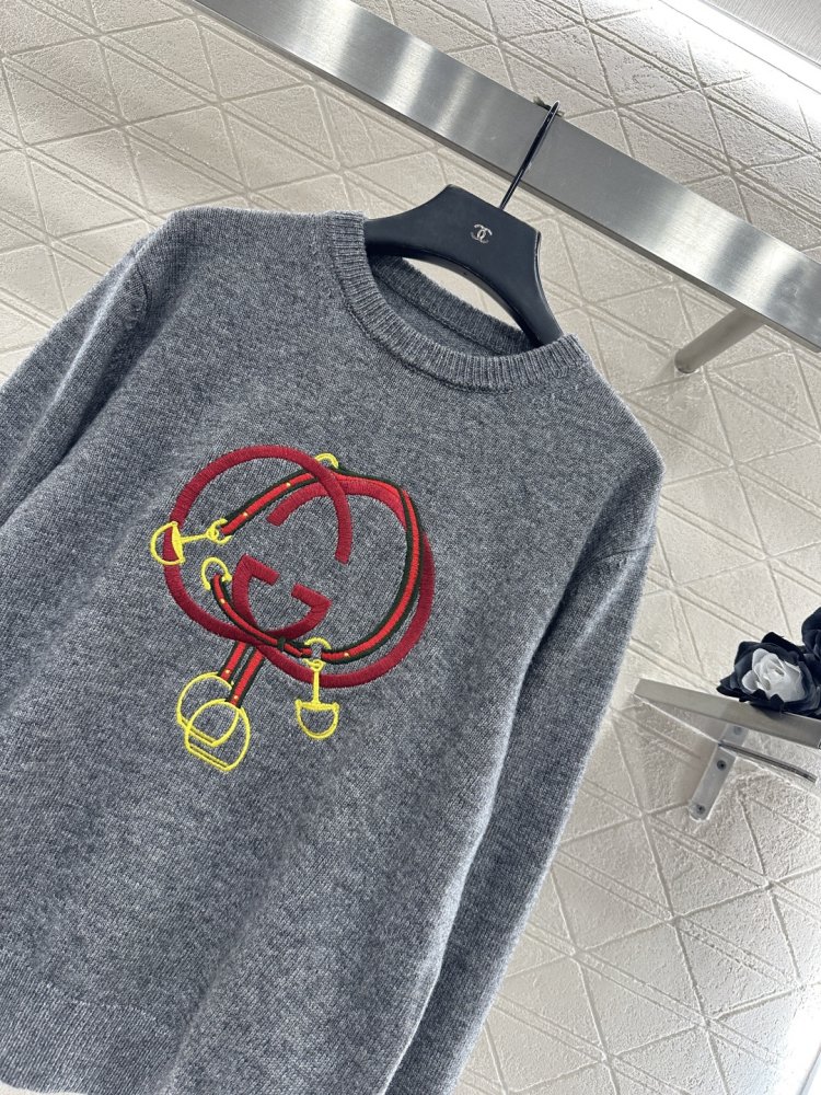 В'язаний светр фото 3