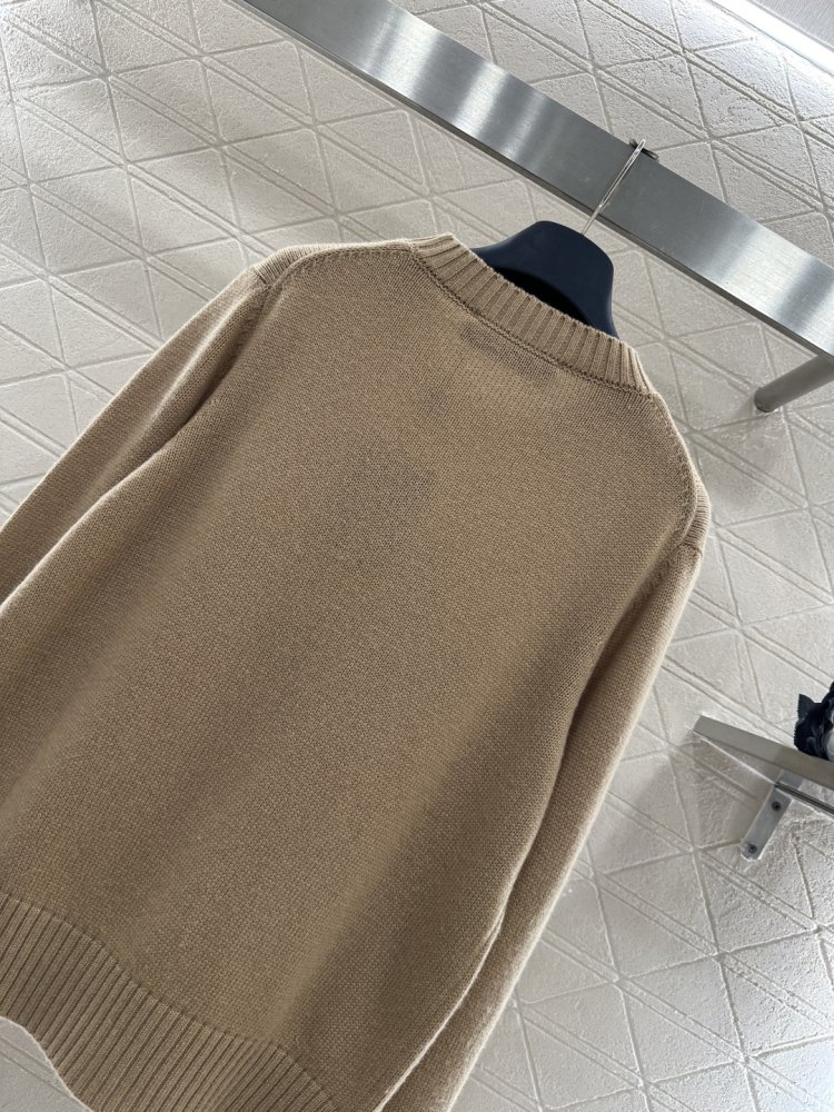 В'язаний светр фото 5