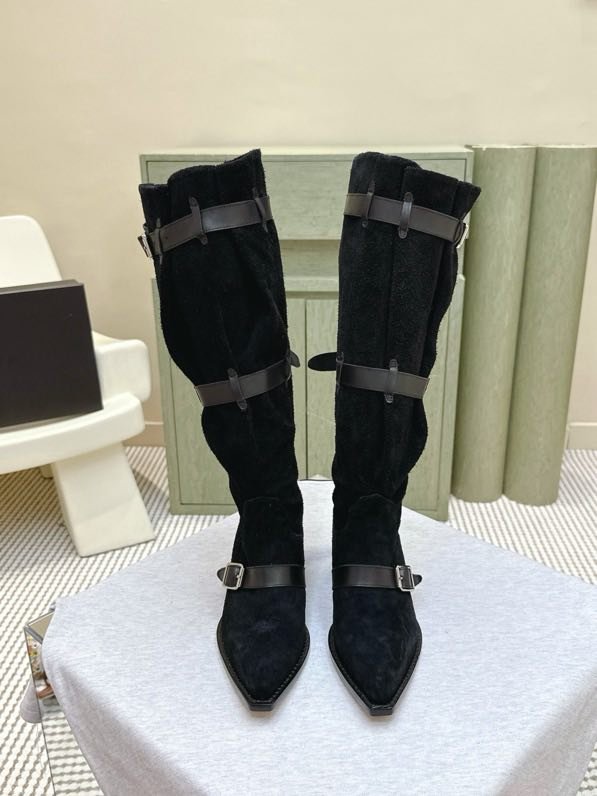 Высоки кожаные сапоги с острым носком