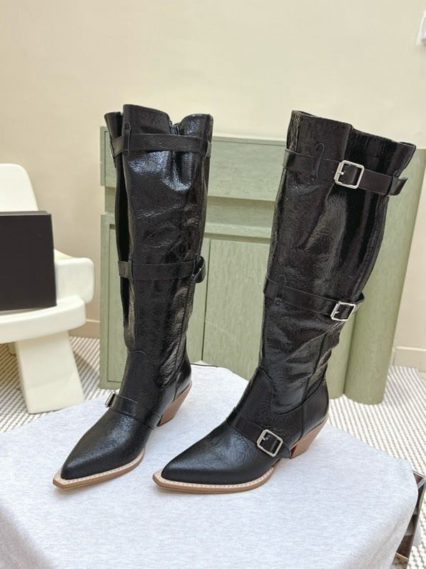 Высоки кожаные сапоги с острым носком