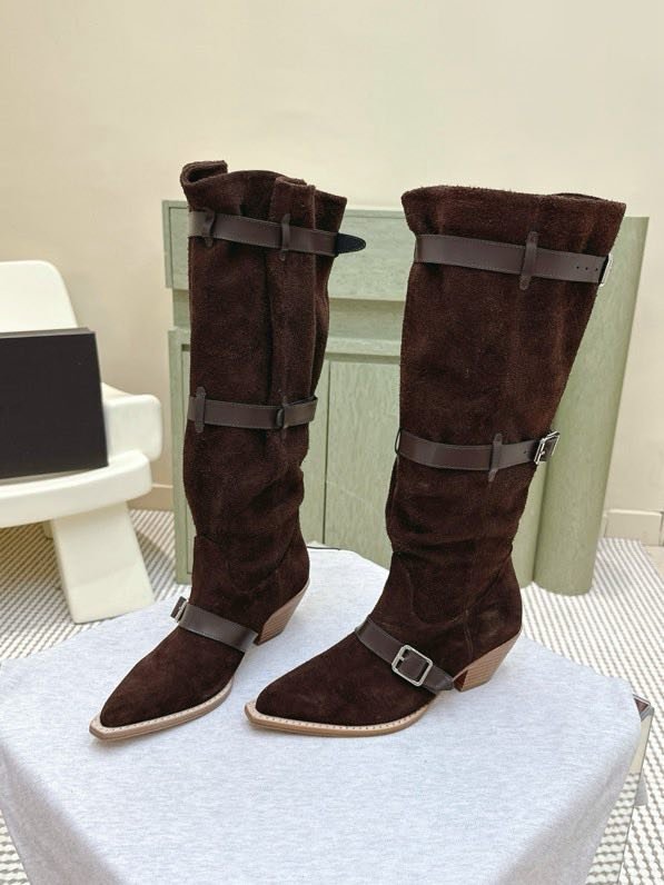 Высоки кожаные сапоги с острым носком