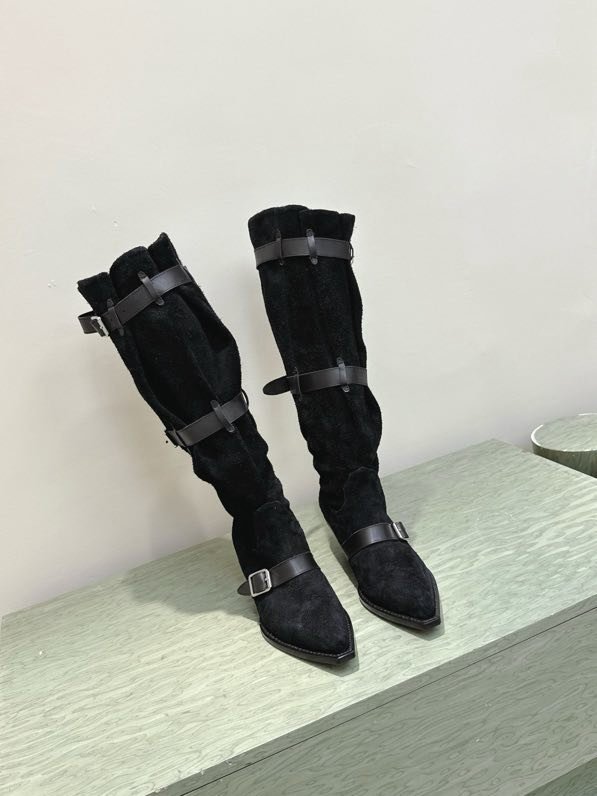 Высоки кожаные сапоги с острым носком фото 3