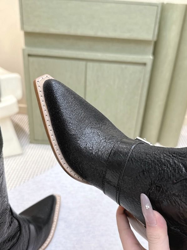 Высоки кожаные сапоги с острым носком фото 3