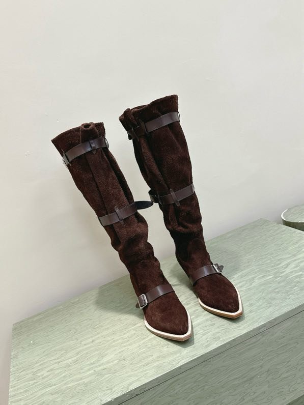 Высоки кожаные сапоги с острым носком фото 3