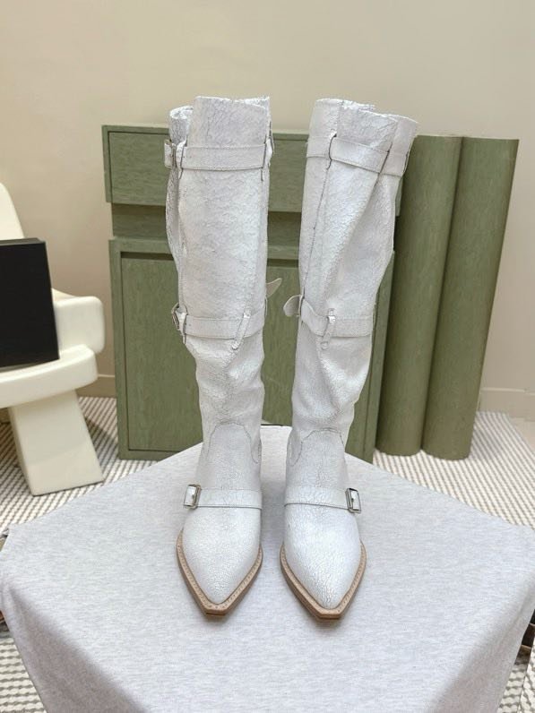 Высоки кожаные сапоги с острым носком фото 4