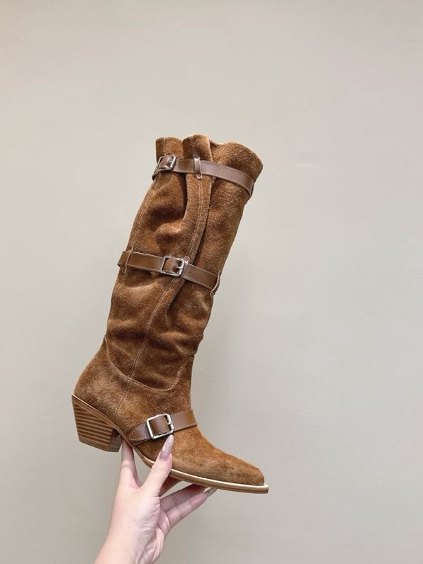 Высоки кожаные сапоги с острым носком фото 9